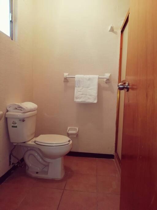 Departamento Equipado á 3 minutos del Consulado americano Manuel F. Martínez Exterior foto